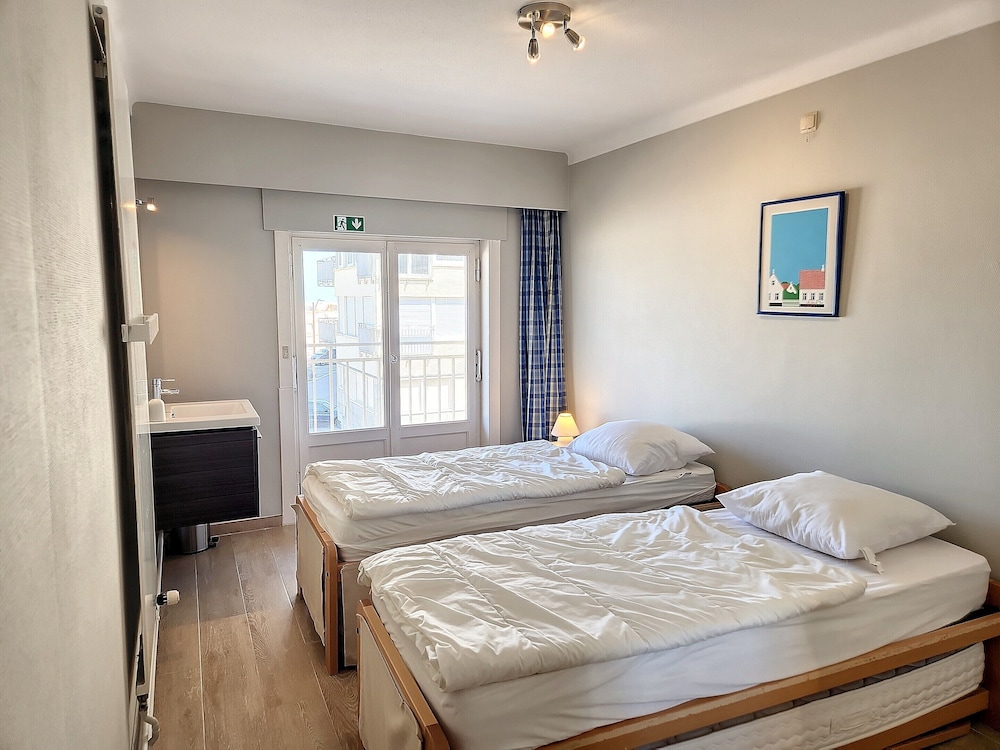 Apartment Albertstrand With Stunning Seafront View