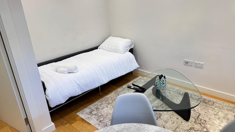 Central London Apartment With 2 Bedrooms -sleeps 6