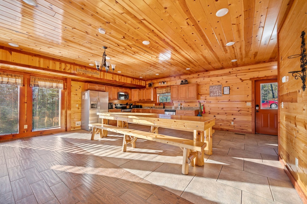 Exquisite Getaway w Indoor Pool Theater