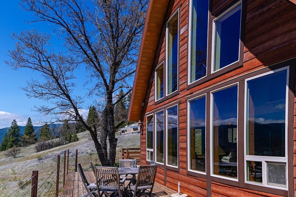 Ashland Vacations - Sunset Chalet - 2600 Sq.ft. Multi-seasonal Retreat - Property Image 7
