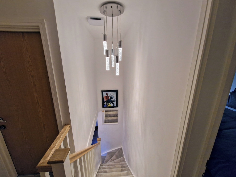 Sunset View-luxury 2-bed House Near Birmingham