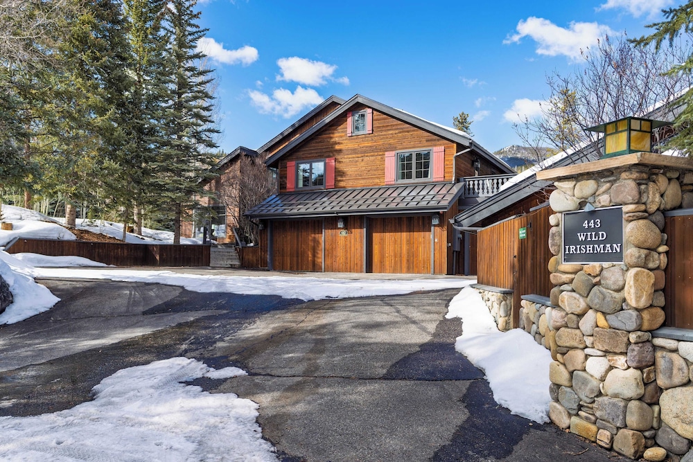 Luxury Mountain Estate w/ Indoor Pool, Gym & Hot Tub Near Keystone | Sleeps 19