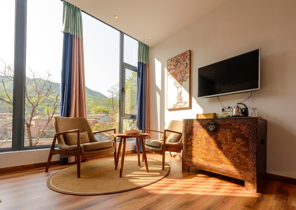 Lotus Mountain Boutique Inn