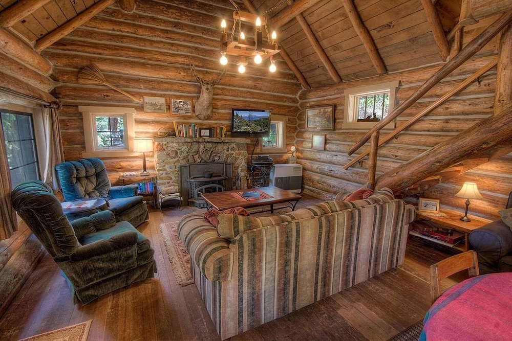 Zephyr Cabin 3 Bedroom Home by RedAwning - Property Image 13