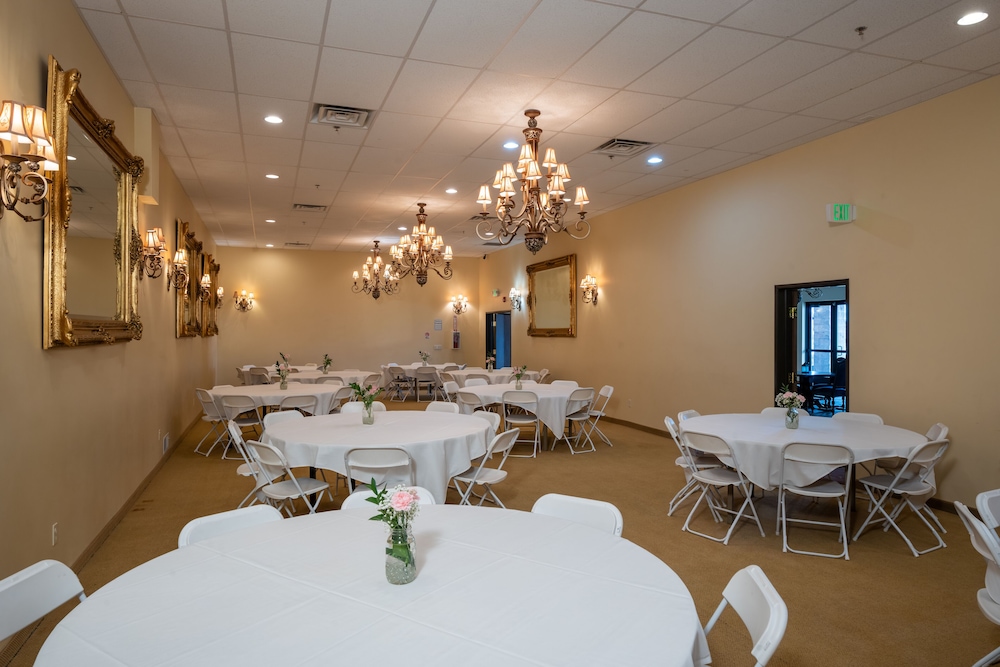 Silverland Inn and Suites - Property Image 4