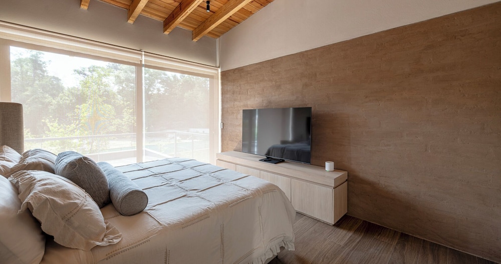 Casa Cundi-Contemporary Living in Nature