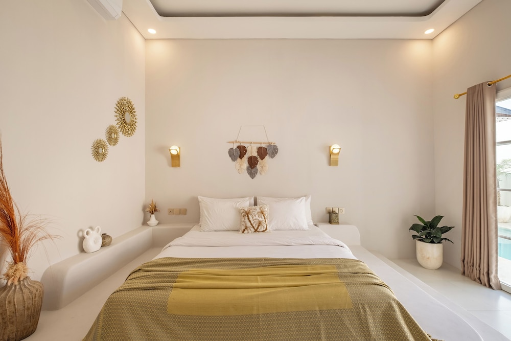 Private Pool Villa Ahana by OriVista