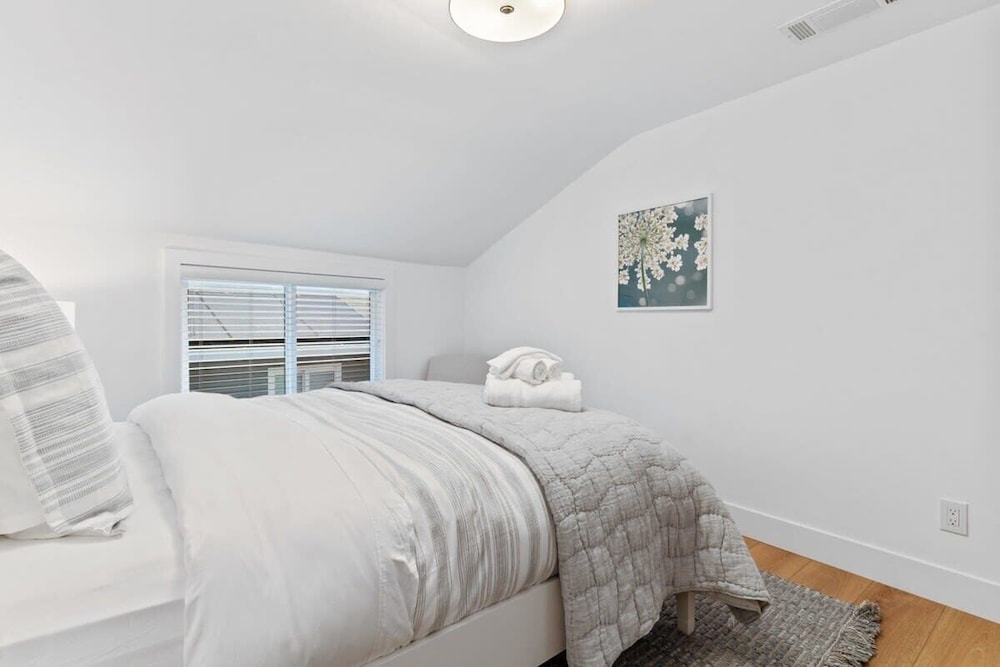 @ Marbella Lane - 3BR W/sweeping Views of Bay Area