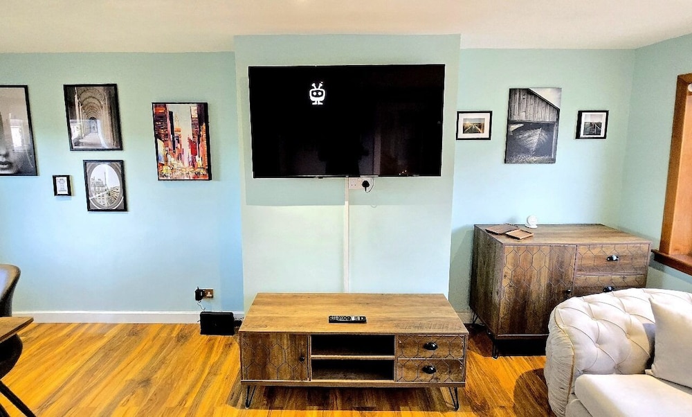 Quirky 2-Bed with Free Parking