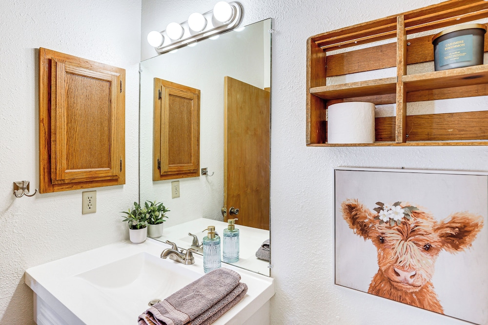 2 Mi to Dtwn Durango: Family Resort Retreat!