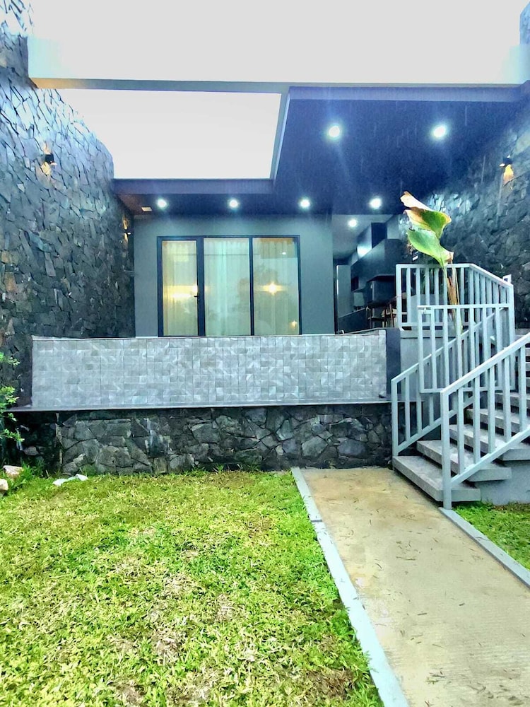 Song View Pool Villa