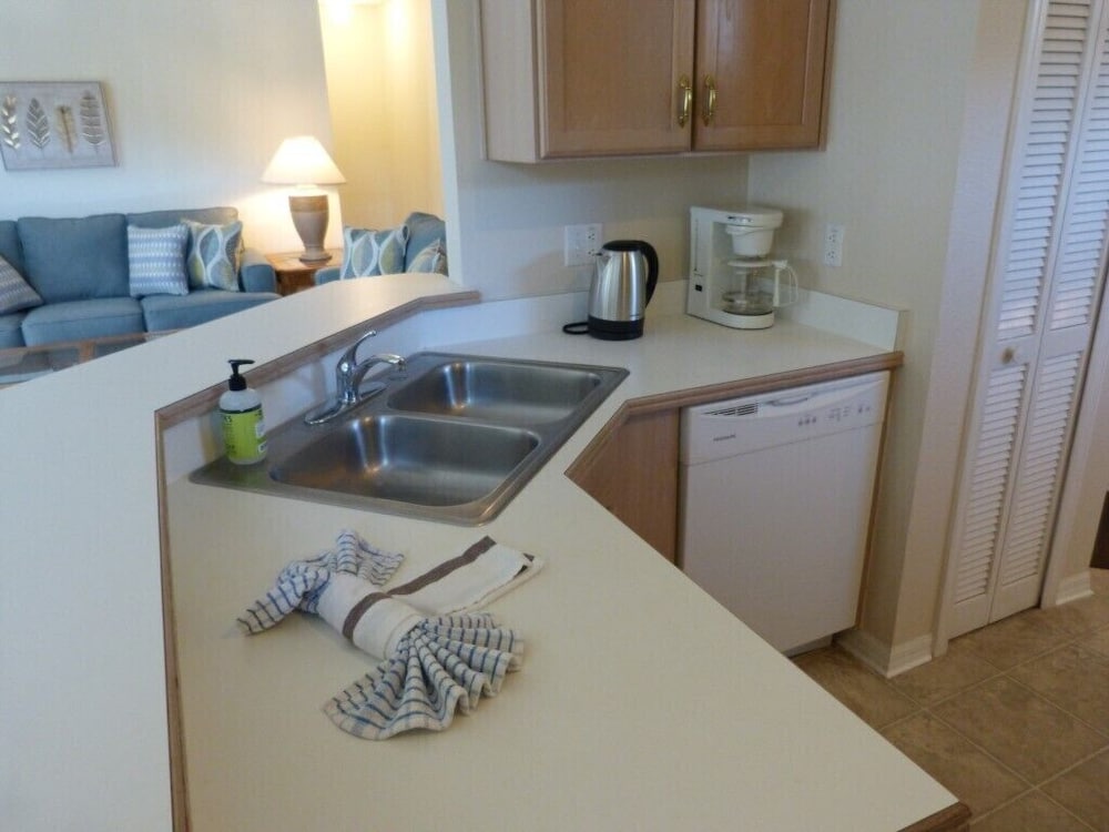 Ir700or 3 Bedroom Villa by Redawning - Image 5