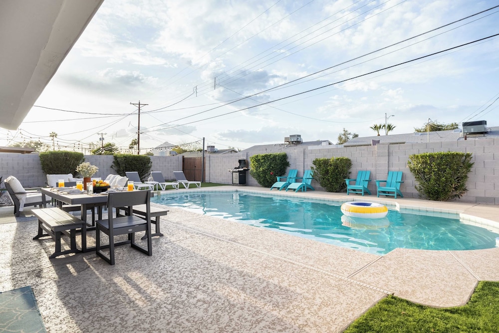 Indianola Oasis Private Pool, Outdoor Living & Old Town Access