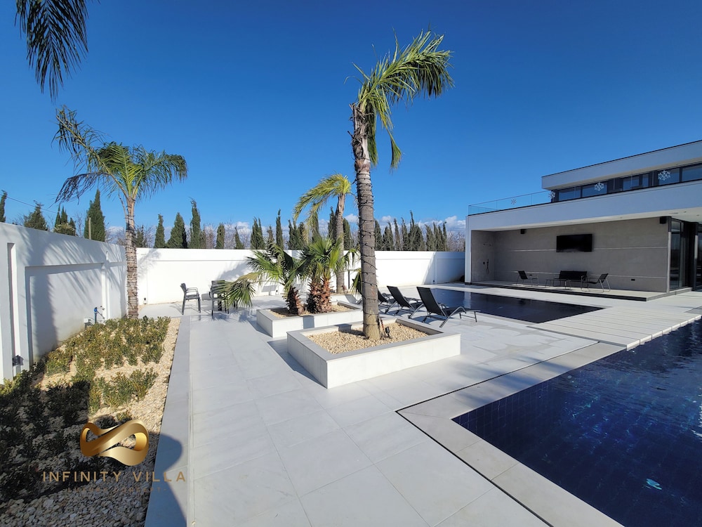 La Mirage Group Villas
