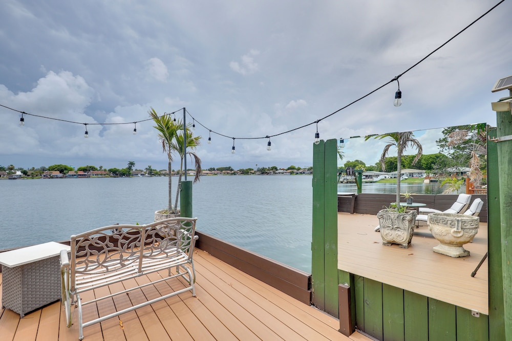 Lakefront Getaway w/ Dock Near Las Olas Beach