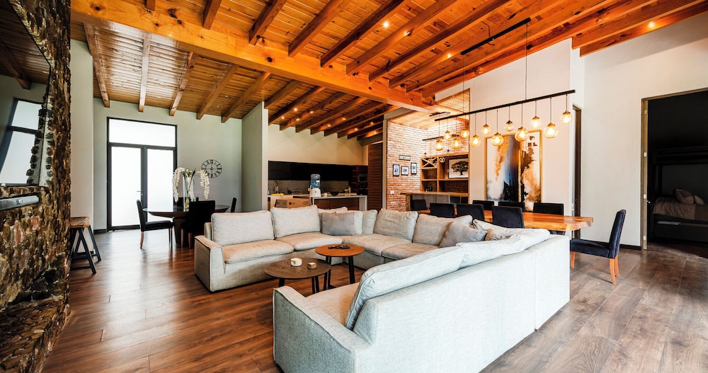 Pedacito de Lago - Lakeview Home