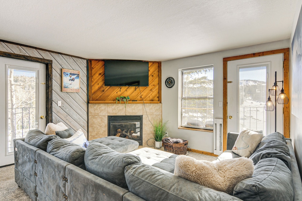 Walk to Lifts: Brian Head Condo w/ Ski Locker!