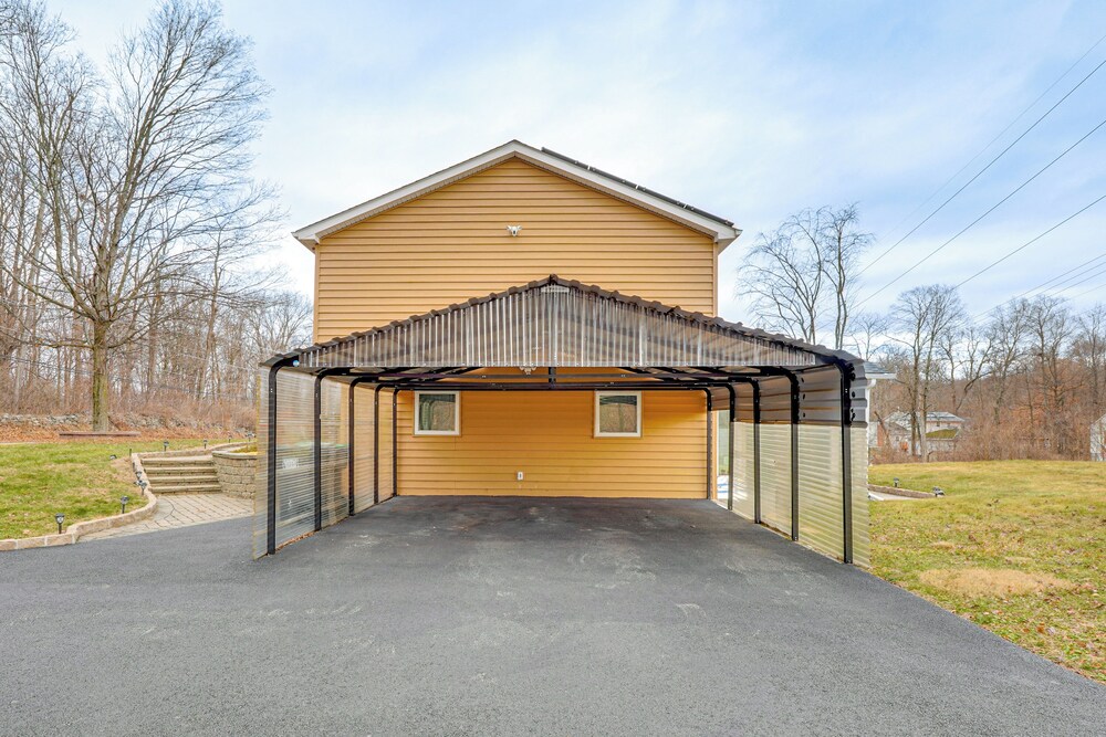 4 Mi to Hudson River: Cozy Newburgh Home!