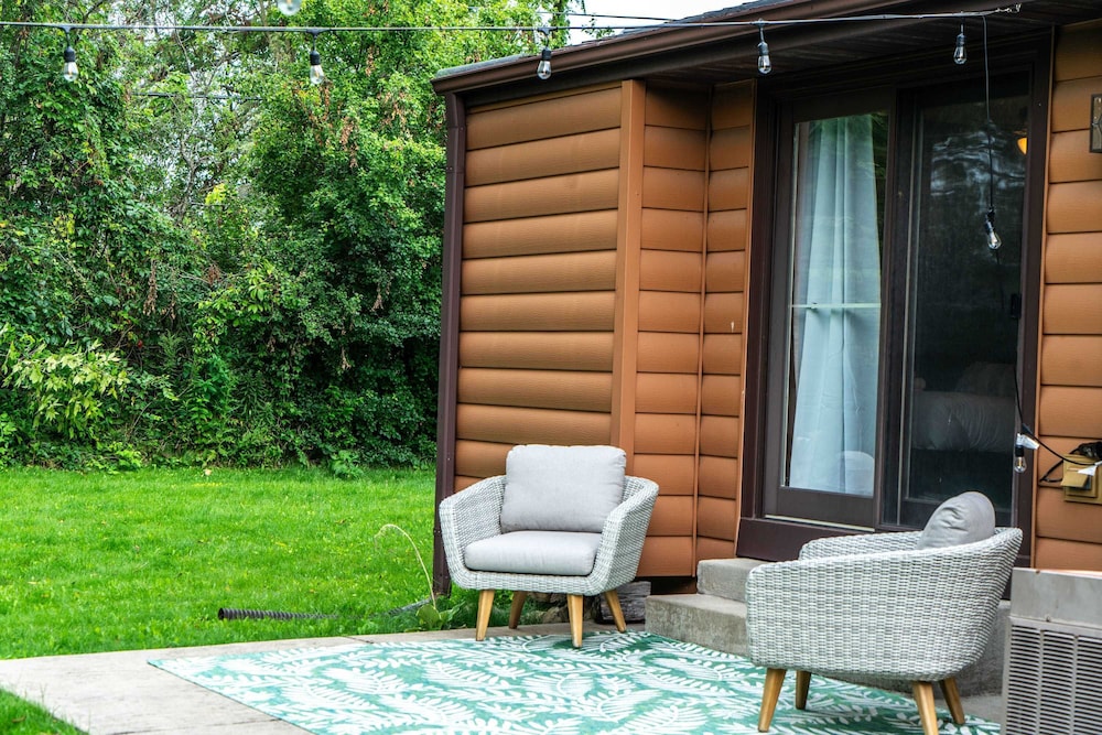 Highway Chalet - Centrally Located to Area Attractions!