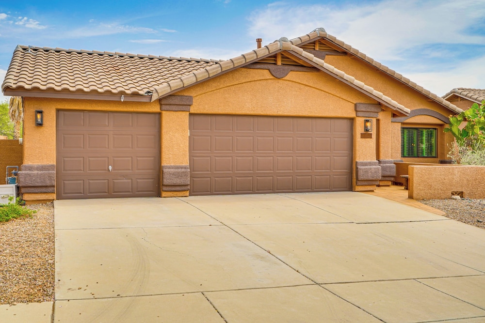 4 Mi to Catalina State Park: Mountain-view Home