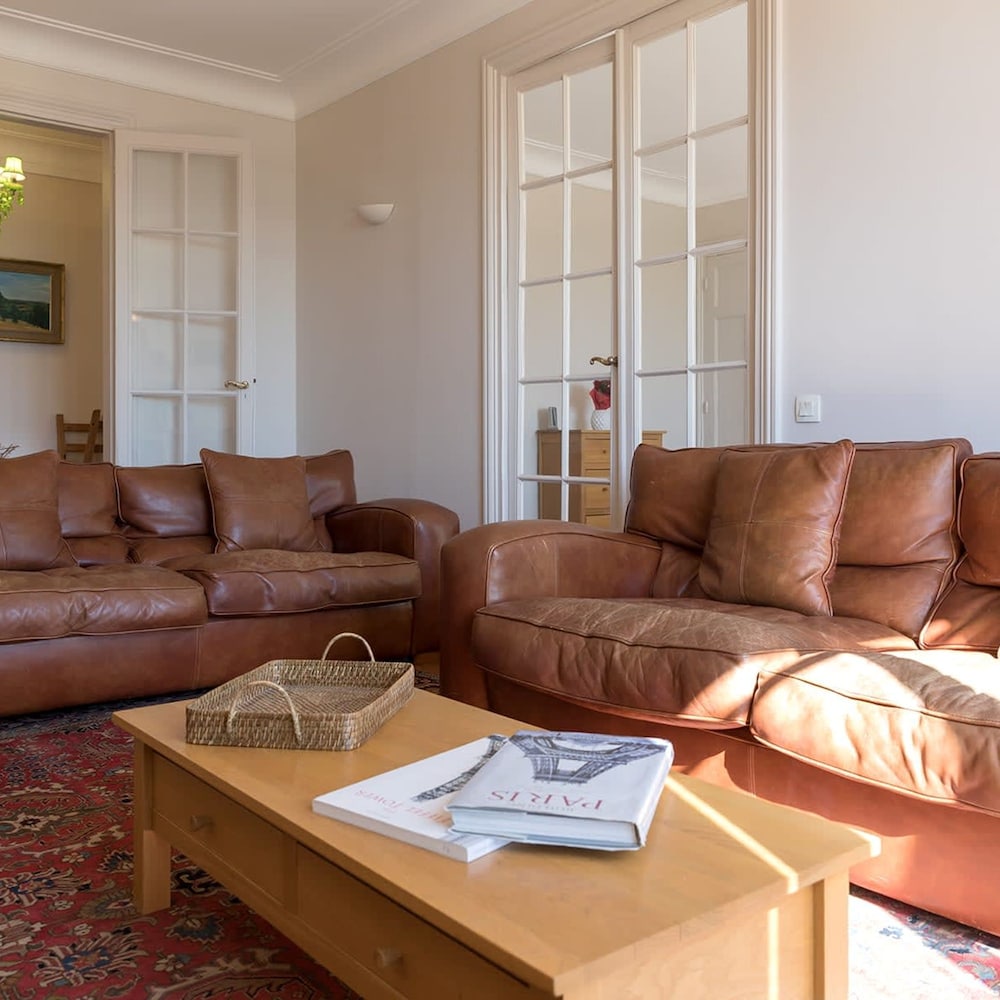 Eiffel Park Peaceful 1 Bedroom Apt Near the Eiffel Tower
