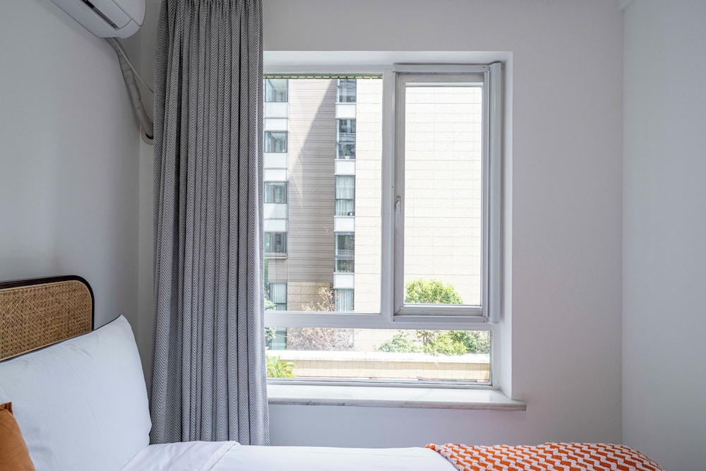 Tyms Bright 2BR 1BA Apt Xuhui Center