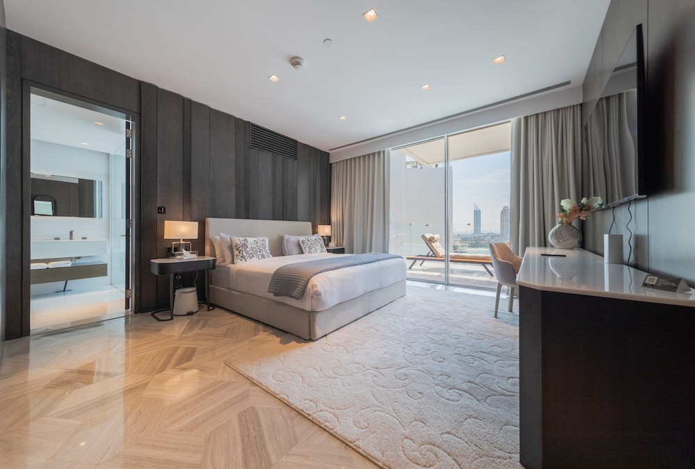 DXB - Five - 31201 - PJ