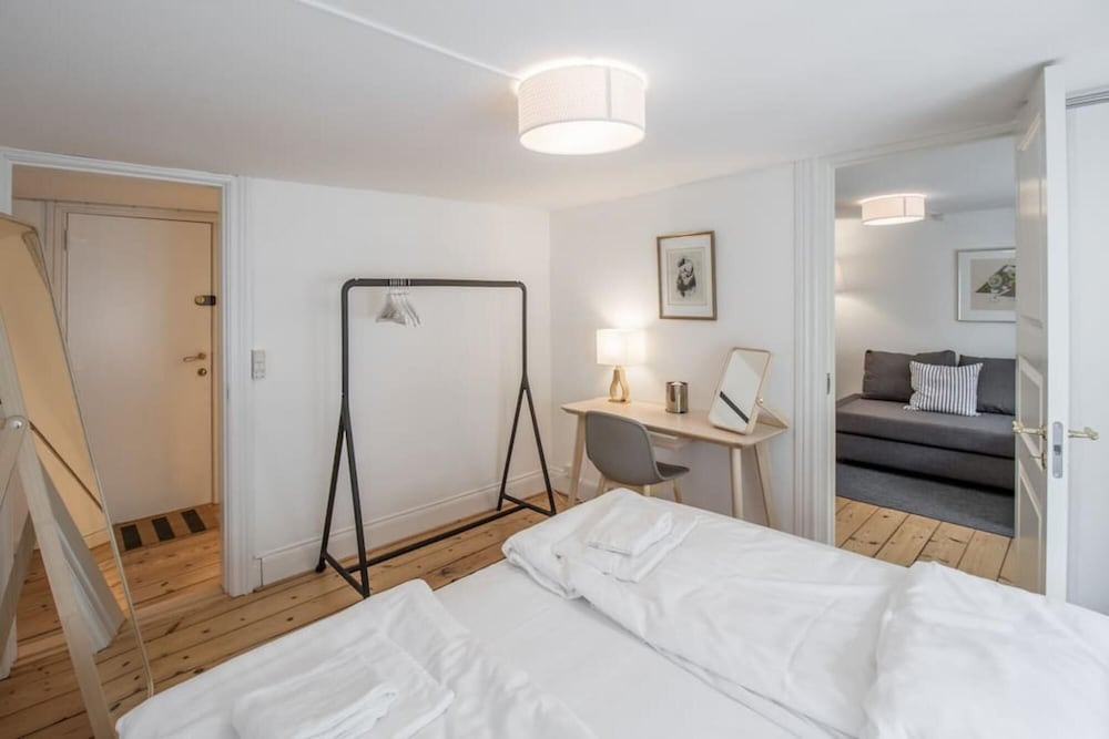 Apt Centrum of CPH 50M to Metro w Balcony view 3