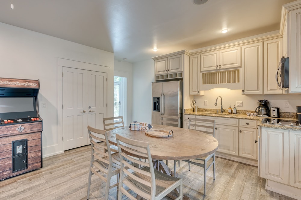 Destin Dream by Avantstay 2-story Home Walk to Beach Hot Tub Golf Cart