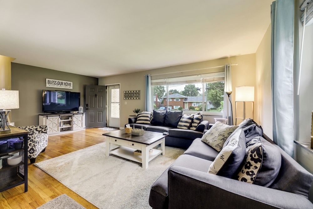 10 Mi to Dtwn Cincinnati: Home w/ Patio & Yard!