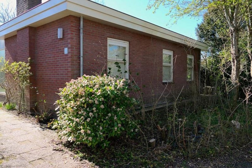 Comfortable Family Bungalow Near Beach