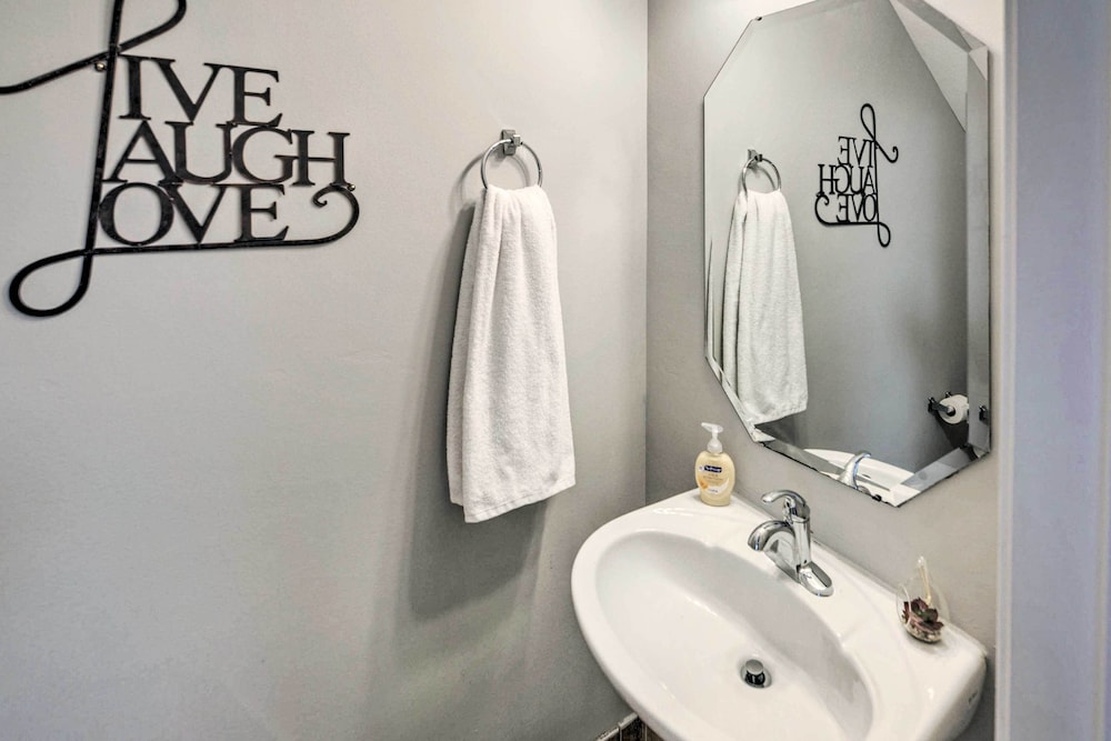 La Vergne Townhome: 22 Mi to Dtwn Nashville! - Property Image 13