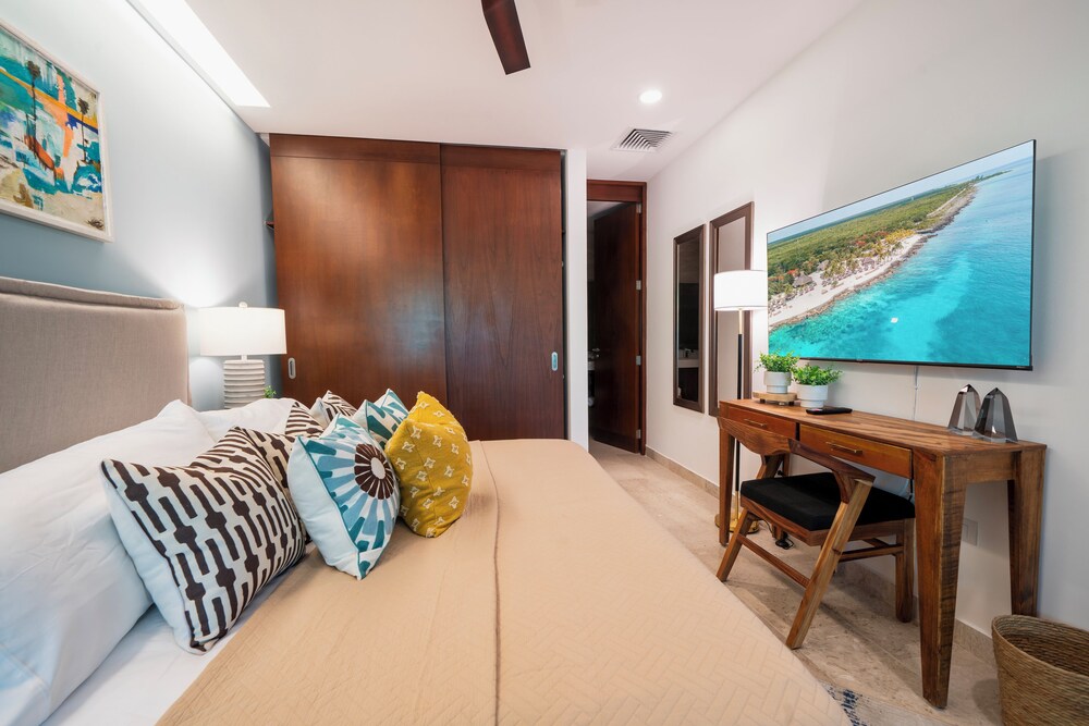 Maricruz - Luxury Condo with Jacuzzi view 5