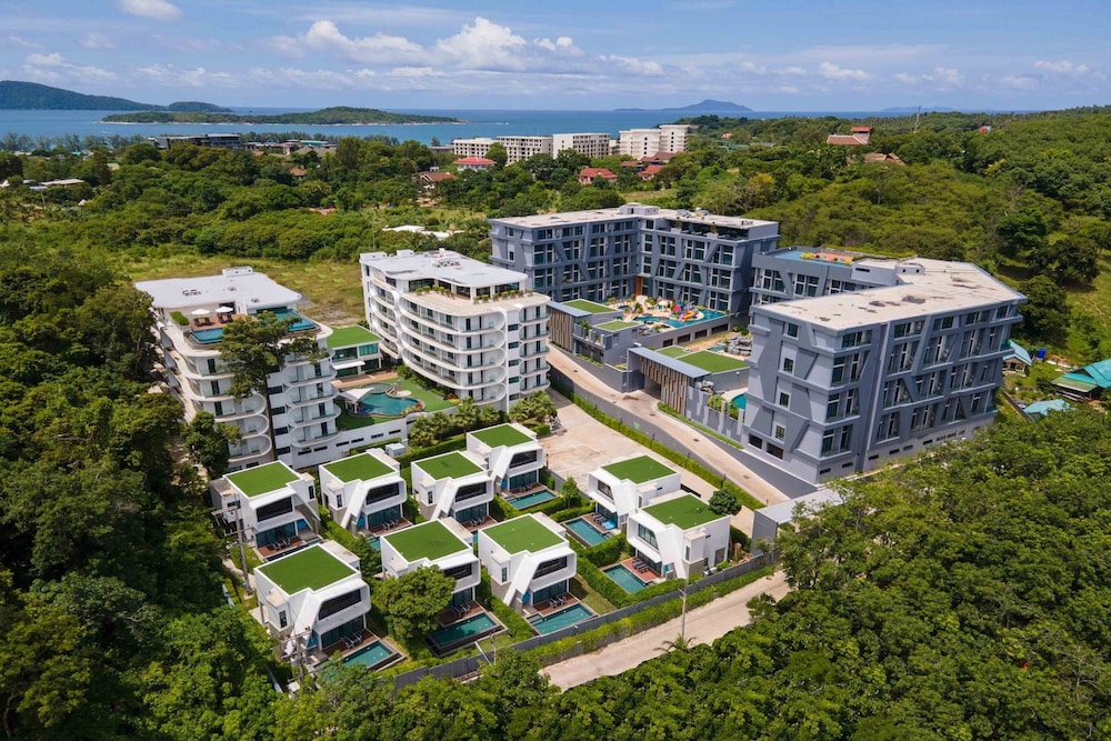 Nai Harn Suite near Beach UTN D502