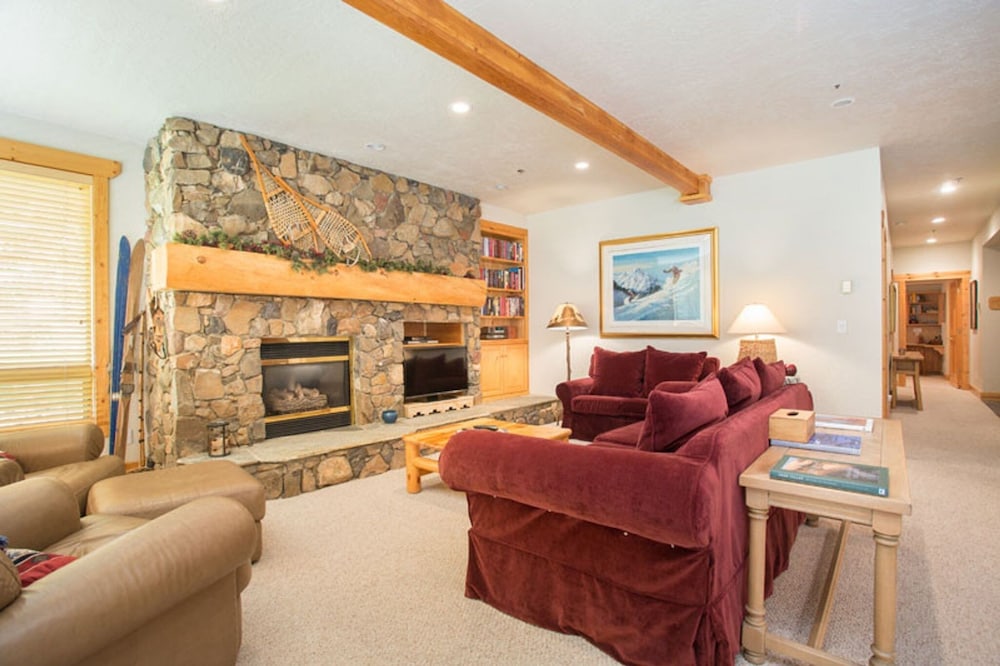 Bristlecone at Deer Valley Resort - Three Bedroom Condo with Hot Tub #101 3 Condo