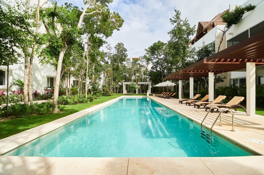 Amazing Apartment With Pools Gym BBQ Yoga Deck