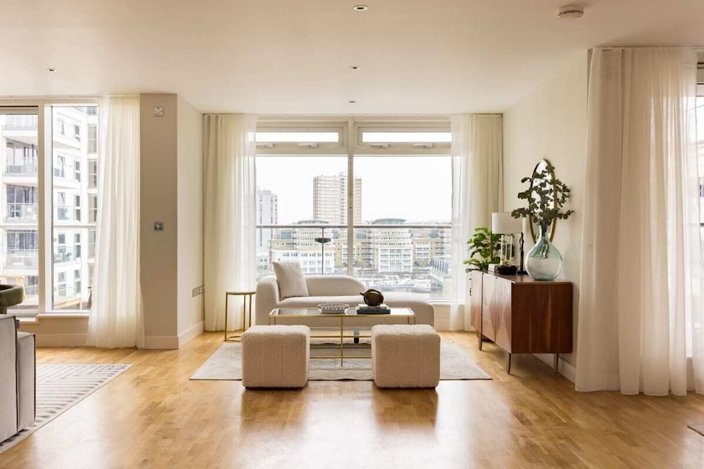 The Riverside Residence - 3bdr Flat With Balcony