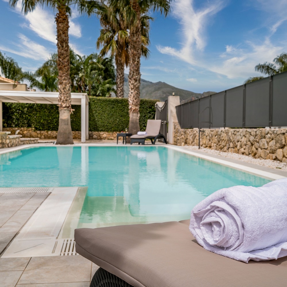 Villa Jacqueline con Piscina Privata 8 Posti Letto