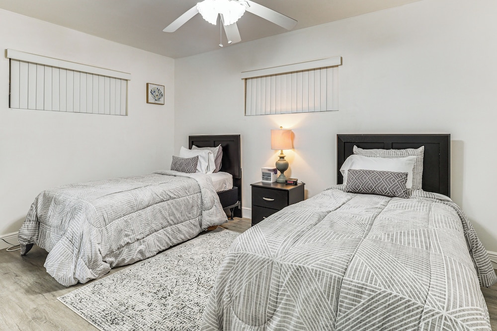3 Mi to Hard Rock Stadium: Cozy Home w/ Patio