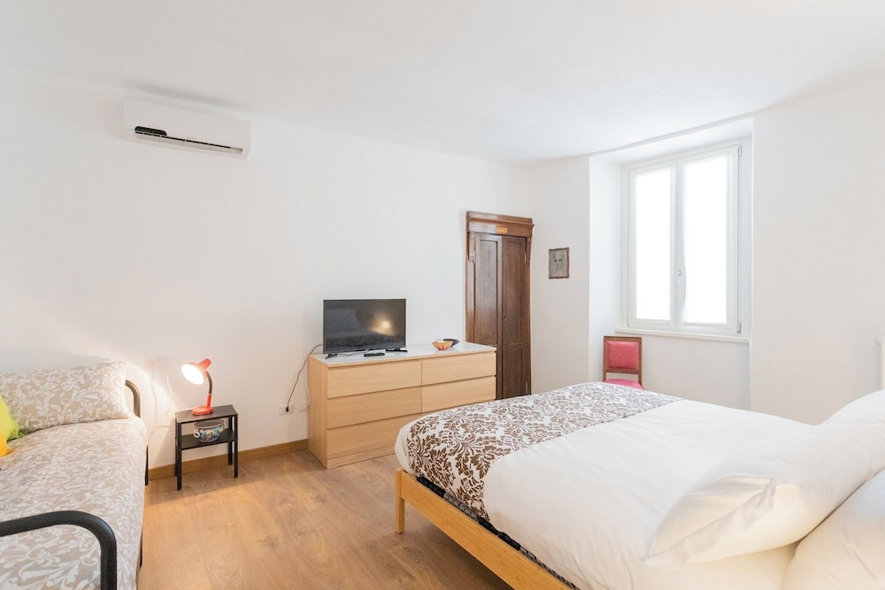 Da Pia in Historycal Como City Centre by Rent all Como