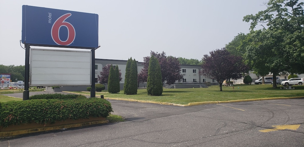 Motel 6 Tinton Falls, NJ – Neptune view 3
