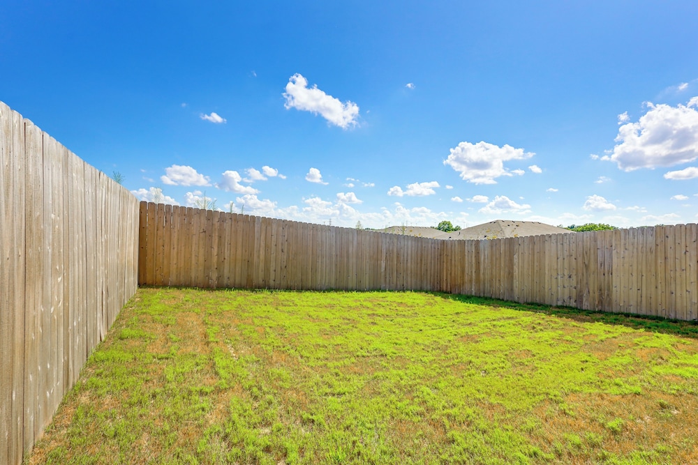 2 Mi to Downtown Temple: Newly Built Townhome!