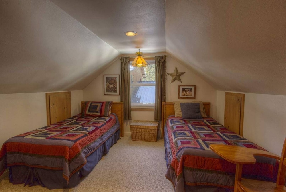 Breezy Pines Cabin 4 Bedroom Home by RedAwning view 5