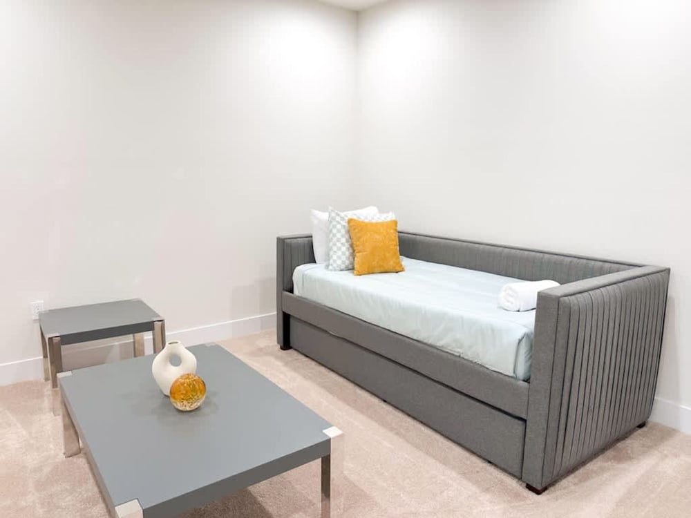 Brand New Pool Home Near Disney Resort Access