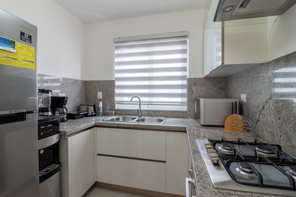 Modern 2BR Apartment - Paseo del Mar