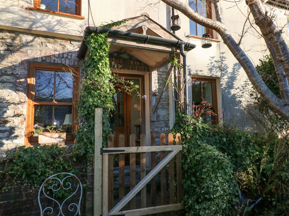 Hillside Holiday Cottage