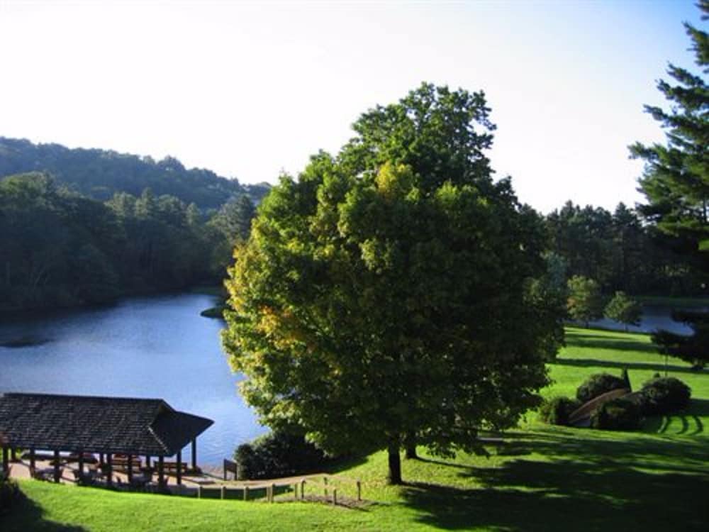Bob Timberlake Inn at Chetola Resort