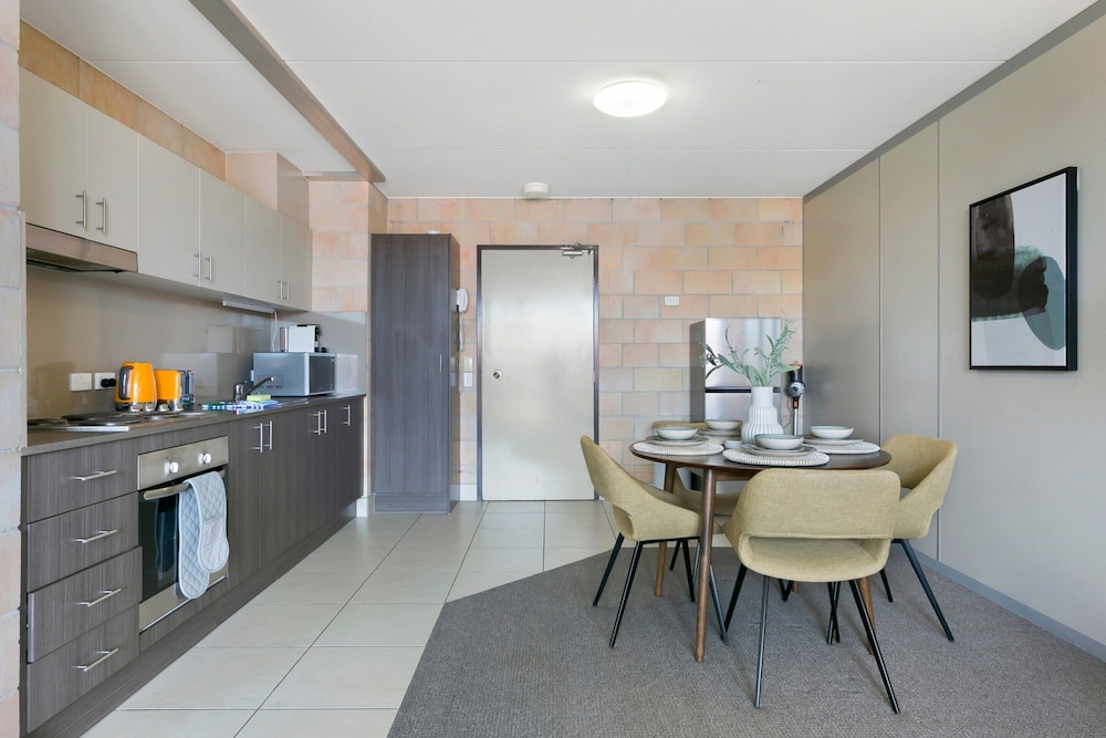 Sleek Apartment With Pool and Rooftop Terrace