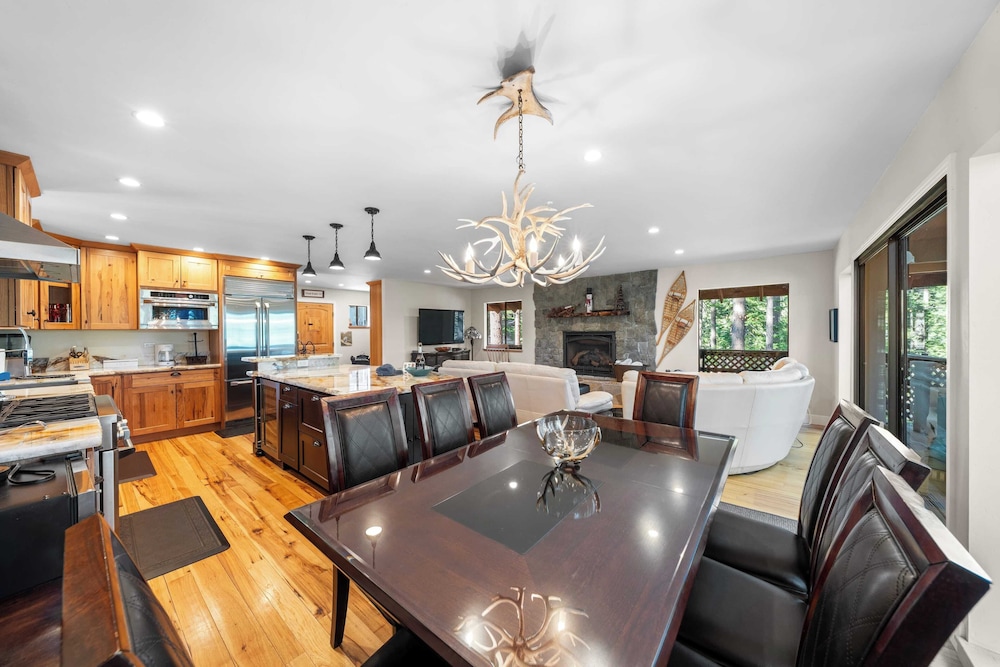 Secluded Incline Village Stay w/ Deck Near Diamond Peak & Lake Cloud 9 and 1/2 by Avantstay
