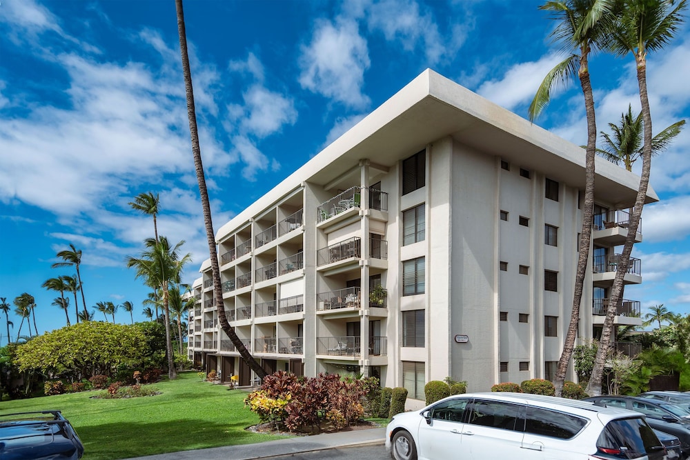 Budget Friendly - Kihei Akahi C-608, Ocean Views, Short Walk to Kamaole Beach II
